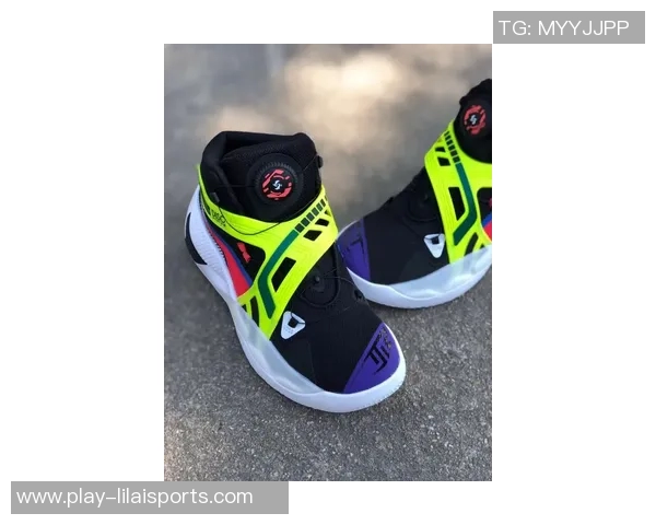 篮球鞋也能踢足球吗探讨运动鞋在不同场合的适用性与表现 篮球鞋也能踢足球吗探讨运动鞋在不同场合的适用性与表现