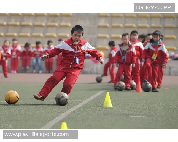 日本小学足球的崛起与发展对青少年体育教育的影响分析